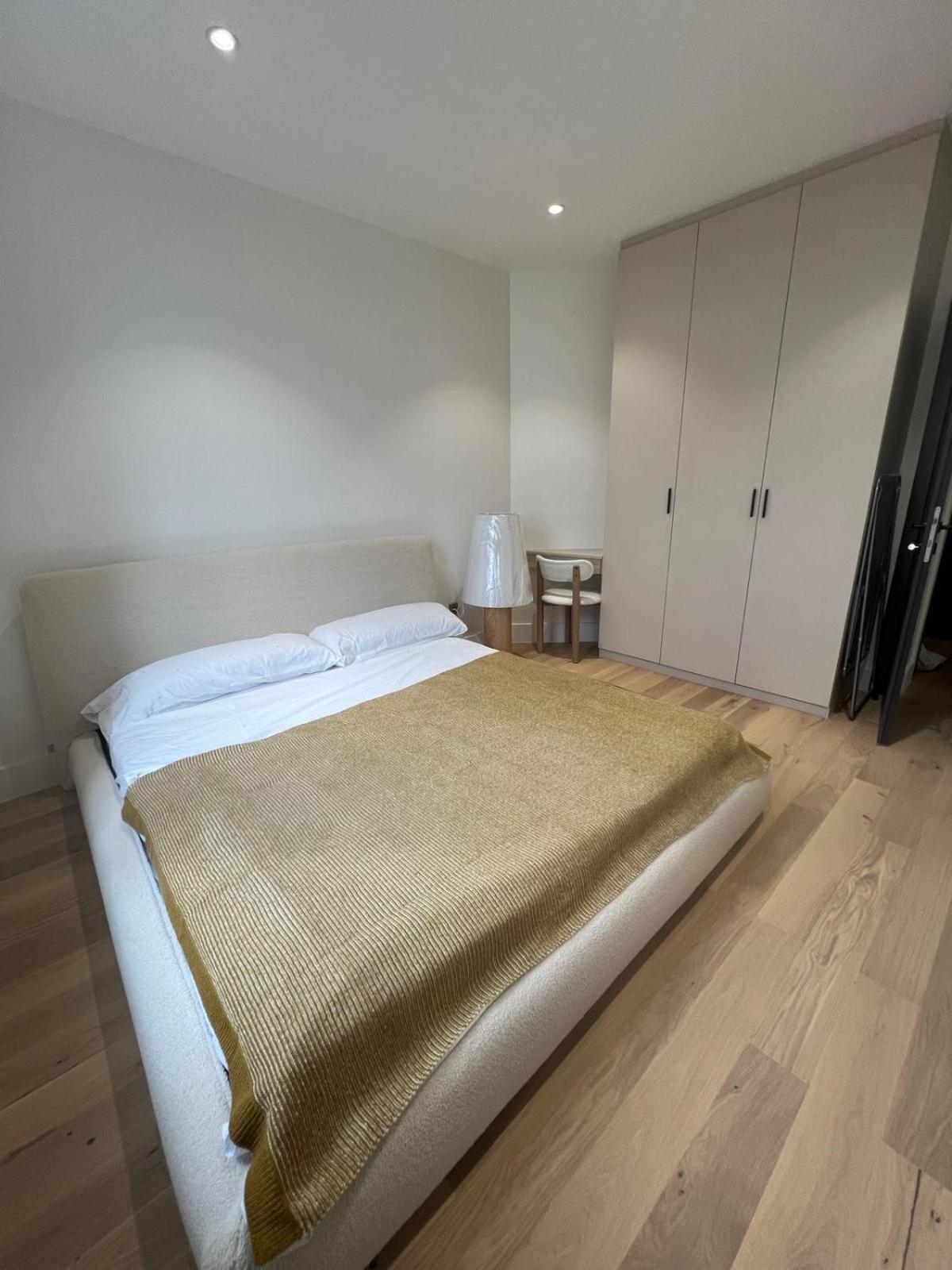 Cozy Courbevoie